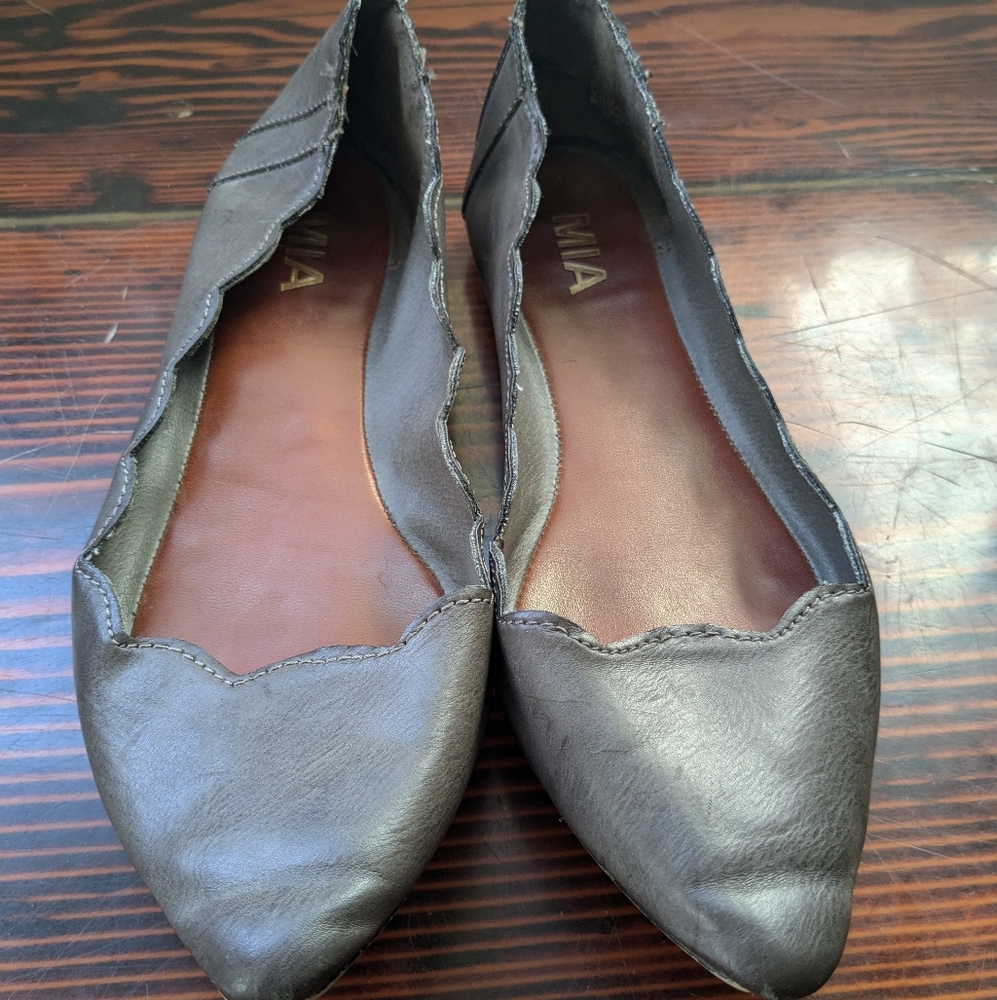 MIA Scalloped Pointed Toe Flats | Size 8
